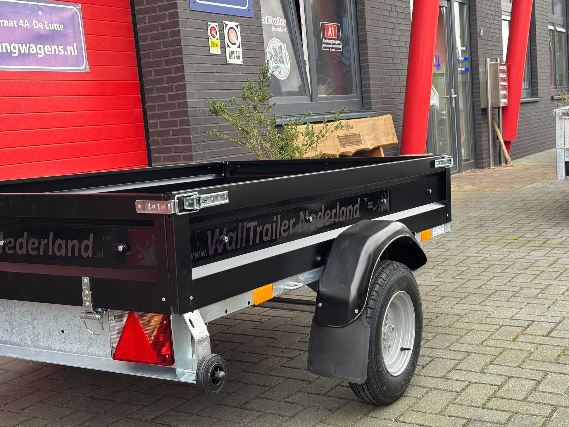 WallTrailer Black Edition detail - zwart zijboord, spatbord en wiel